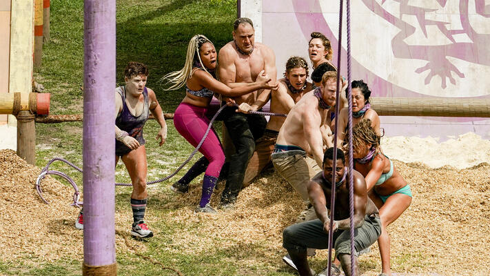 Последний герой женщины. Survivor Season 1. The Survivor Episode 1. Survivor vs the Challenge. Jamal Jan Survivor.